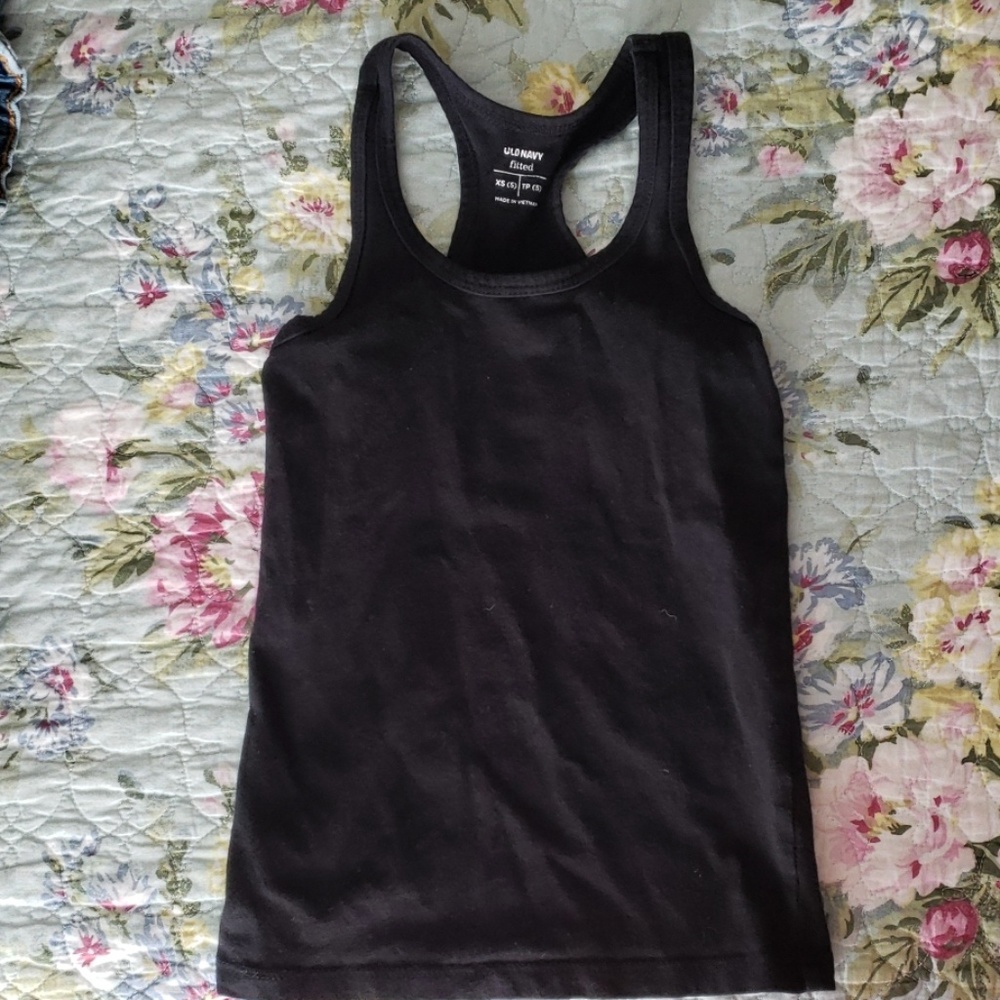 ⭐ SOLD ⭐ Old Navy black fitted tank